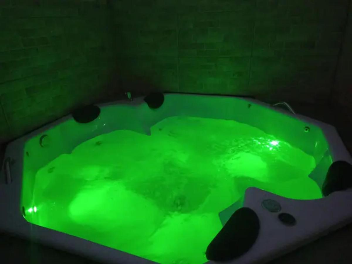 Casa Com Spa De Hidro, Aquecedor E Cromoterapia A 1,0 Km Do Centro Chapada dos Guimarães Exterior foto